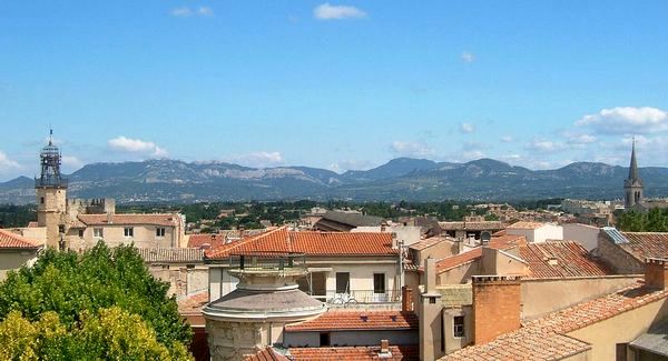 Carpentras Vue sur le Beffroi et le clocher de lglise de lObservance 1